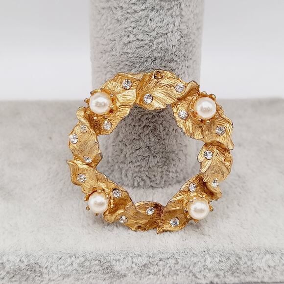 Vintage Gold Wreath Brooch w/ Rhinestones & Faux Pearls, 1.5", Missing 2 Stones - Picture 7 of 7